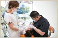 最先端で痛みのない虫歯の治療や予防を行います。